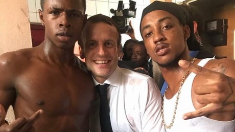  La photographie d'Emmanuel Macron à Saint-Martin, dont l'origine n'a pas été authentifiée, diffusée sur Twitter.