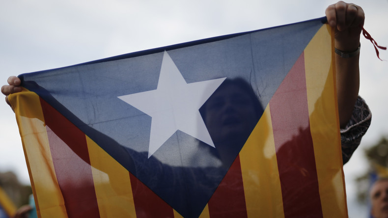 Catalogne : des militants indépendantistes bloquent des routes et une voie de train (PHOTOS, VIDEOS)