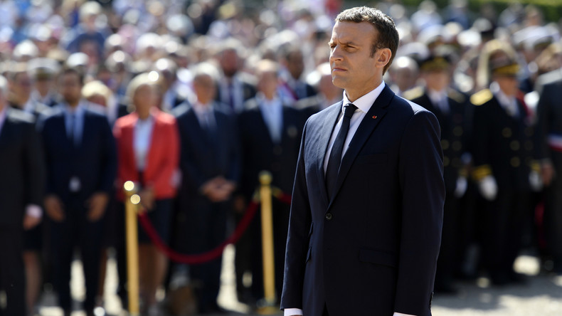 Récupération ou symbole fort ? Macron se recueille sur la tombe du Général (ENTRETIENS)