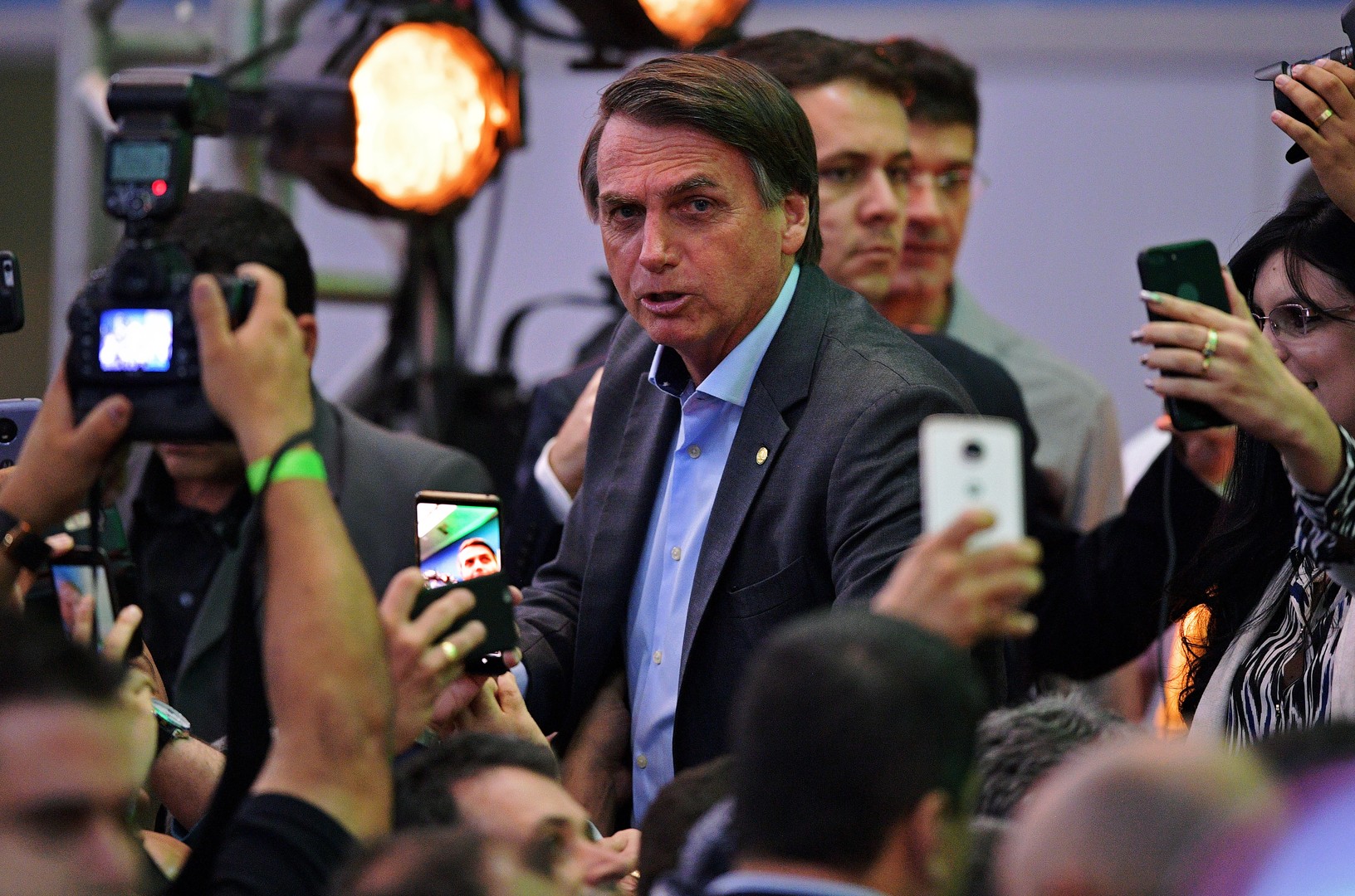 Présidentielle brésilienne : au-delà des polémiques, que propose le nationaliste Bolsonaro ?