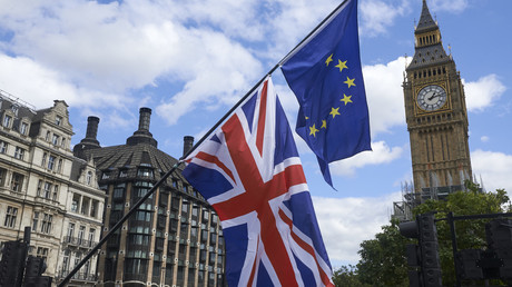 Les drapeaux du Royaume-Uni et de l'Union européenne lors d'une manifestation contre le Brexit organisée à Londres, le 9 septembre 2017 (image d'illustration). 