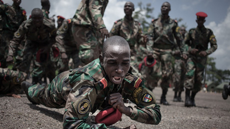 Les nouvelles recrues des Forces armées centrafricaines (FACA) célèbrent leur reclassement à Berengo, le 4 août 2018 (image d'illustration).