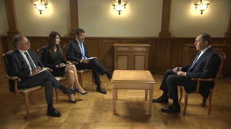 Sergueï Lavrov interviewé par Yves Thréard, Xenia Fedorova et Régis Le Sommier le 12 octobre 2018 à Moscou.