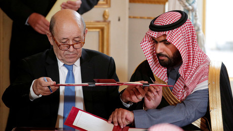 Le ministre de Affaires Jean-Yves Le Drian et le prince Badr Ben Abdullah Al Saud à l'Elysée, le 10 avril (image d'illustration).