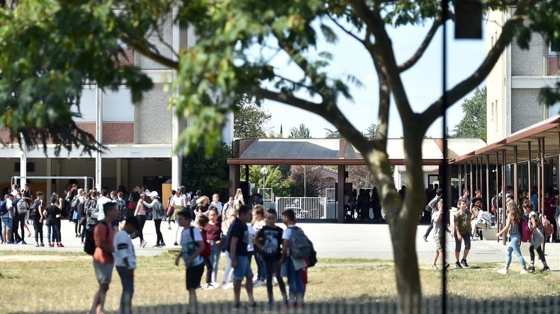 Gilets jaunes : des lycées bloqués dans plusieurs villes de France (IMAGES)