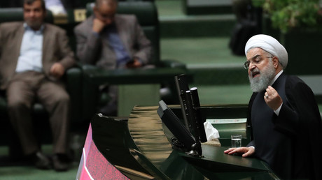Le président iranien Hassan Rohani prend la parole lors d'une session du Parlement à Téhéran, le 27 octobre 2018.