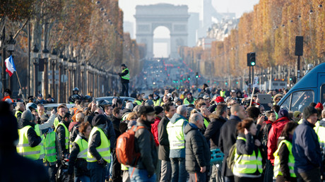 Le rassemblement des Gilets jaunes aux Champs-Elysées