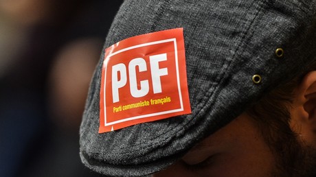 Un militant du parti communiste français (PCF), le 3 mars 2017 à Lille.