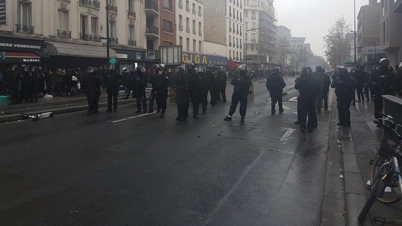 Poubelles et voiture incendiées : une manifestation lycéenne dégénère à Aubervilliers (VIDEOS)