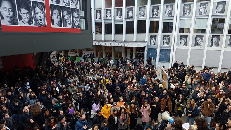 «Rejoignons la colère contre Macron» : les étudiants convergent avec les Gilets jaunes