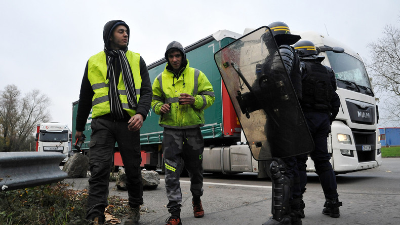 De la Serbie à la Belgique, le mouvement des Gilets jaunes prend une dimension européenne