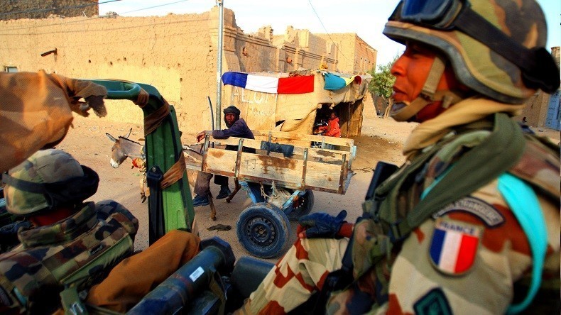 Emmanuel Macron réveillonne avec les soldats français de Barkhane au Tchad
