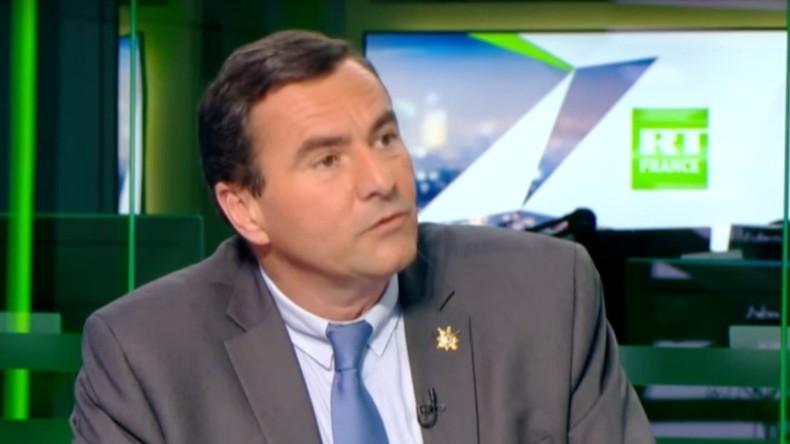 Passeports diplomatiques de Benalla : le sénateur LR Damien Regnard interpelle le Quai d'Orsay