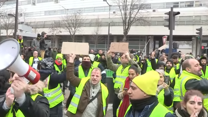 La défiance des Gilets jaunes pour les médias exacerbée par la couverture de leur mouvement ?