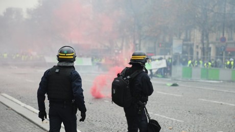 Manifestation des Gilets jaunes sur les Champs-Elysées, à Paris, le 1er décembre 2018.