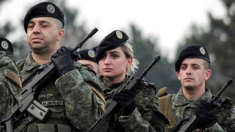 Les membres des forces de sécurité du Kosovo défilent à Pristina le 13 décembre 2018.