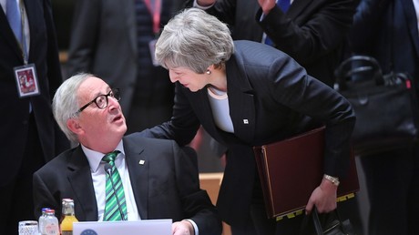 Jean-Claude Juncker et Theresa May, le 14 décembre 2014.