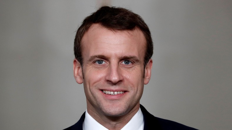 Emmanuel Macron dévoile sa lettre aux Français, en pleine crise politique