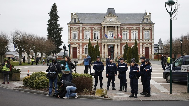 Eure : barrages de gendarmerie et mobilisation des Gilets jaunes avant l'arrivée de Macron