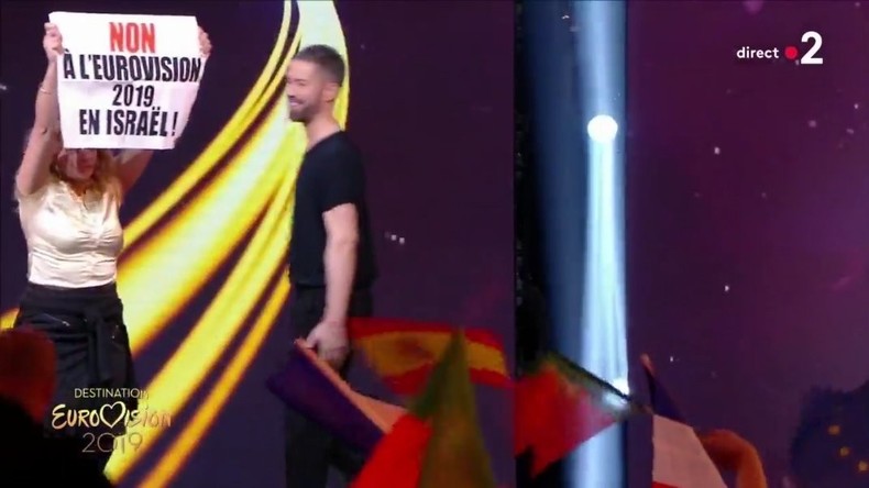 «Non à l’Eurovision 2019 en Israël» : des militants perturbent «Destination Eurovision» (VIDEO)