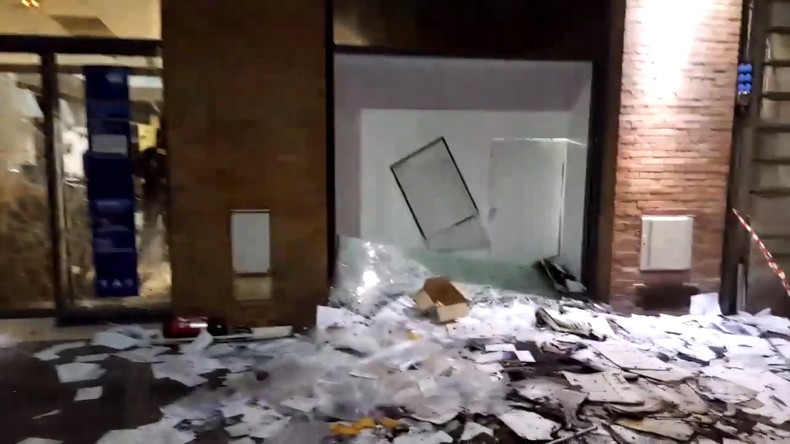 Acte 10 : plusieurs agences bancaires vandalisées à Toulouse et à Bordeaux (VIDEOS)