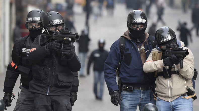Dérive sécuritaire ? Un député dénonce un «retour sous le régime de Vichy» avec la loi anticasseurs