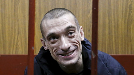 L'artiste russe Piotr Pavlensky lors de son procès à Moscou, le 26 février 2016.