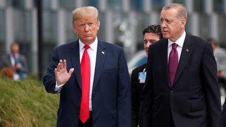 Les présidents américain et turc au sommet de l'OTAN à Bruxelles, le 11 juillet 2018 (image d'illustration).