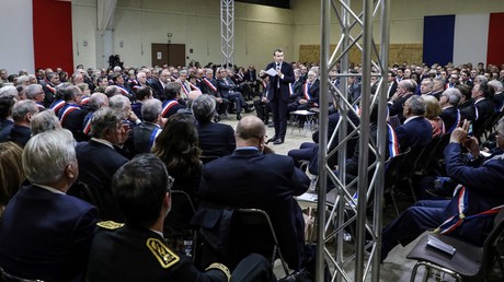 Emmanuel Macron prend la parole dans le cadre du Grand débat national, le 18 janvier,  à Souillac, dans le sud de la France.