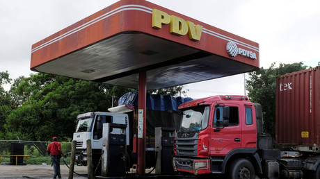 Le logo de la compagnie pétrolière nationale vénézuélienne PDVSA dans une station-service à Cupira, au Venezuela, le 16 décembre 2018. 