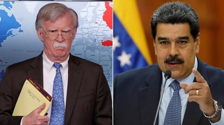 A gauche : John Bolton, conseiller américain à la sécurité nationale. A droite : Nicolas Maduro, président du Venezuela.