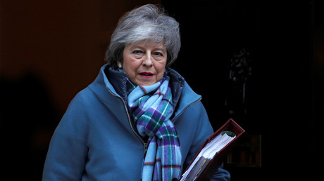 Theresa May, Premier ministre britannique sortant de Downing Street à Londres le 30 janvier 2018.  