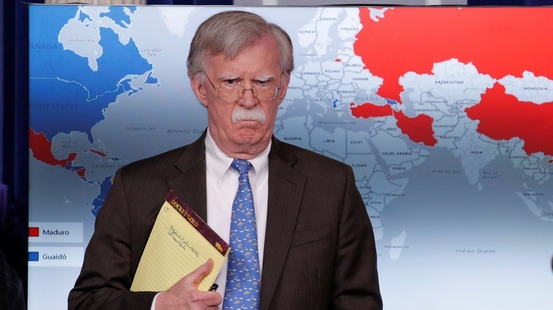 John Bolton menace l’Inde, qu'il soupçonne de vouloir rompre le blocus pétrolier contre le Venezuela