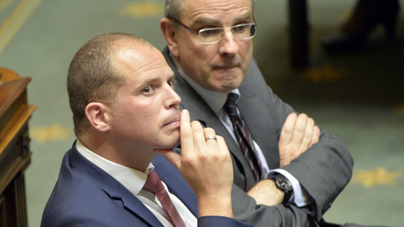 Conférence annulée, véhicule caillassé, Theo Francken dénonce une «pensée unique hallucinante»