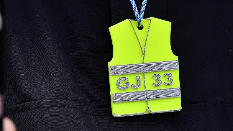 Dénonçant banquiers, hauts fonctionnaires et médias, Patrick Sébastien met le Gilet jaune (VIDEO)