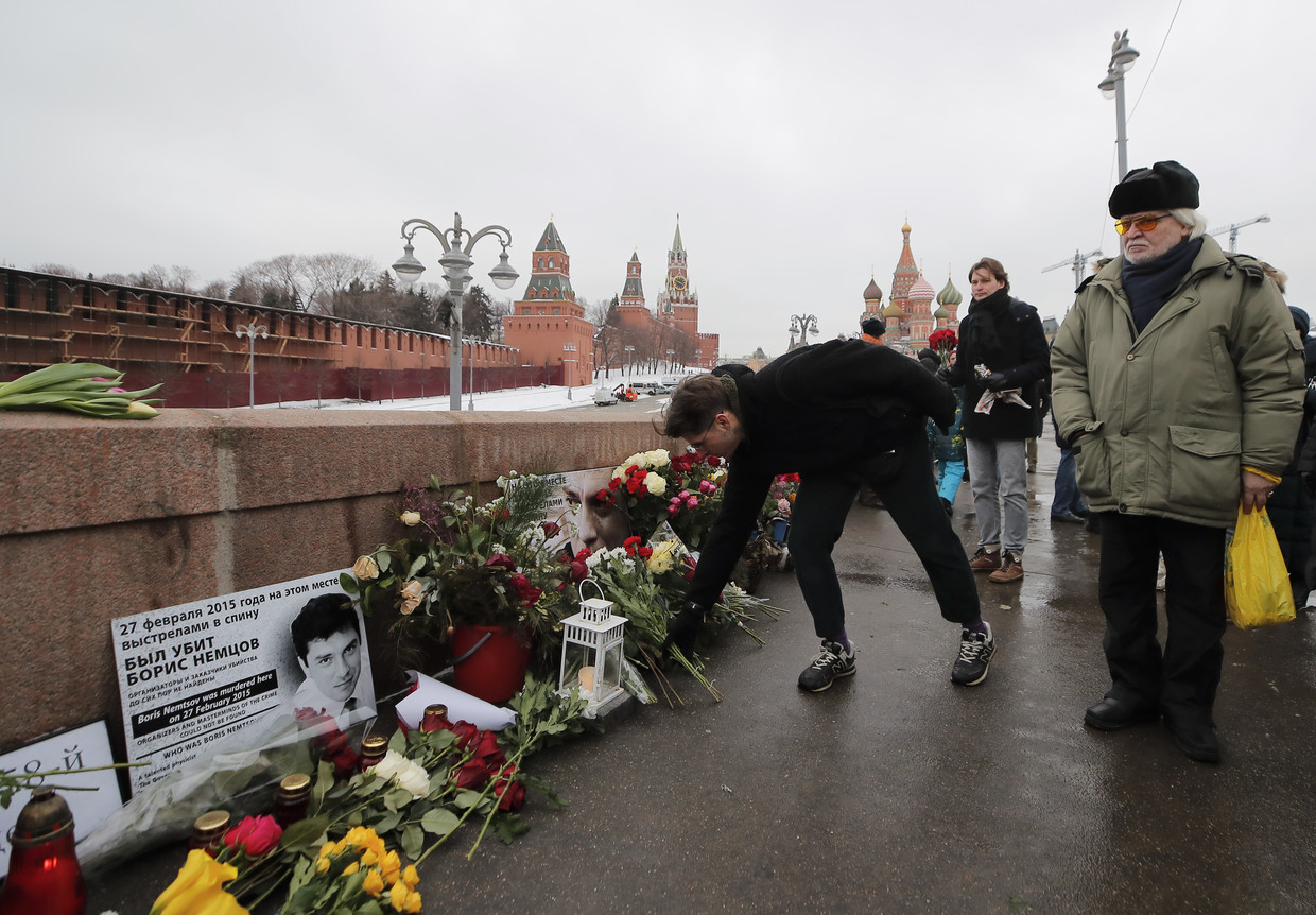 Moscou : des milliers de personnes rendent hommage à Boris Nemtsov, quatre ans après son assassinat