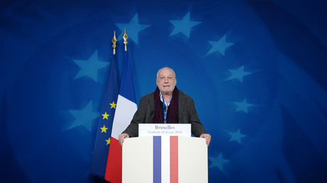 L'acteur François Berléand s'exprime au podium du président français avant une conférence de presse lors d'une réunion informelle à Bruxelles le 23 février 2018 (image d'illustration).