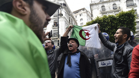 Des Algériens manifestent contre un cinquième mandat d'Abdelaziz Bouteflika à Alger, le 24 février 2019 (image d'illustration).