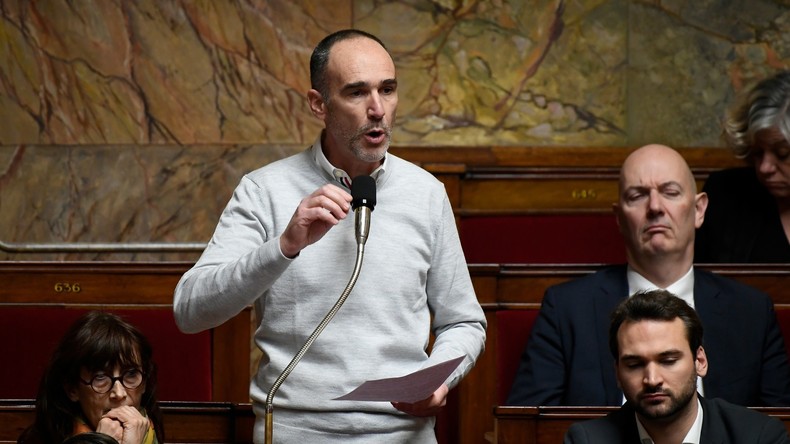Gilets jaunes : le député LFI Loïc Prud'homme accuse la police de l'avoir matraqué (VIDEO)