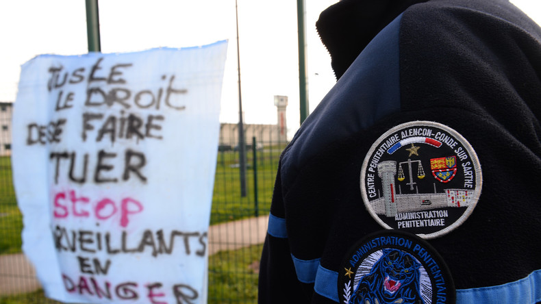 Condé-sur-Sarthe, Rouen, Poissy, Nice : des surveillants de prison continuent les blocages (VIDEOS)