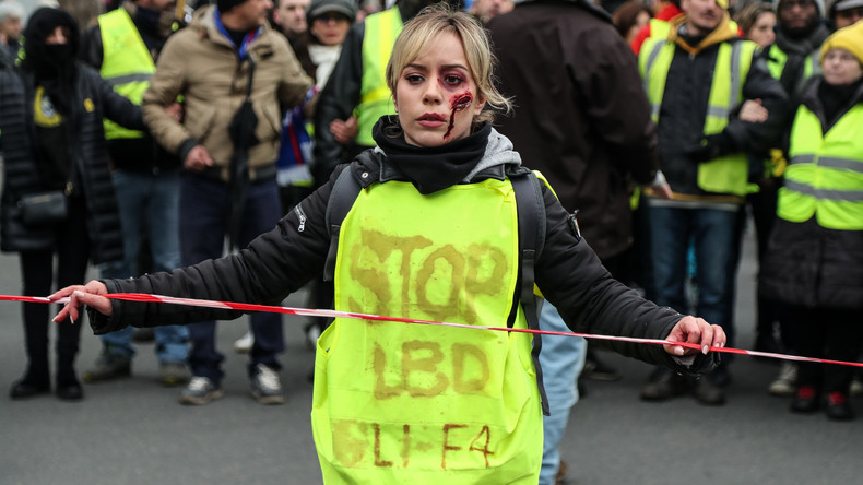 Le Défenseur des droits met en cause le LBD et la grenade GLI-F4... et irrite Castaner
