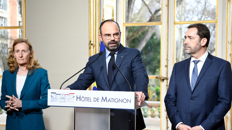 Gilets jaunes : le préfet limogé, des manifestations interdites, annonce Edouard Philippe