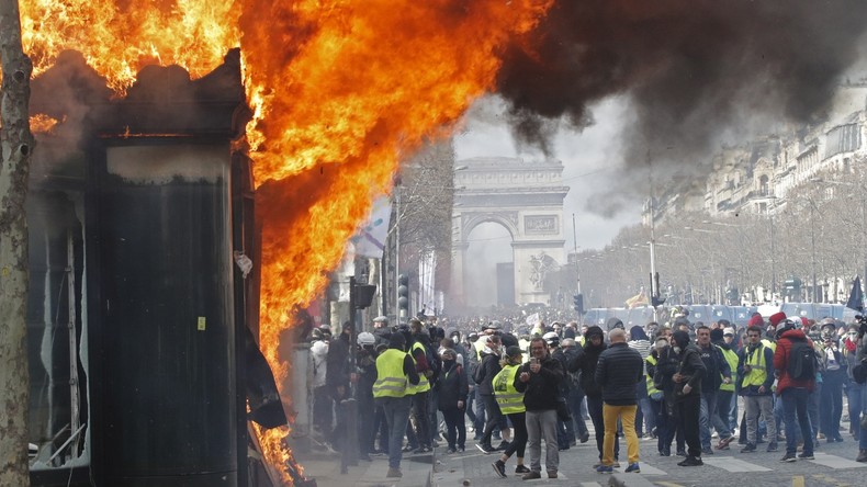 Les violences du 16 mars vont-elles avoir raison du mouvement des Gilets jaunes ?