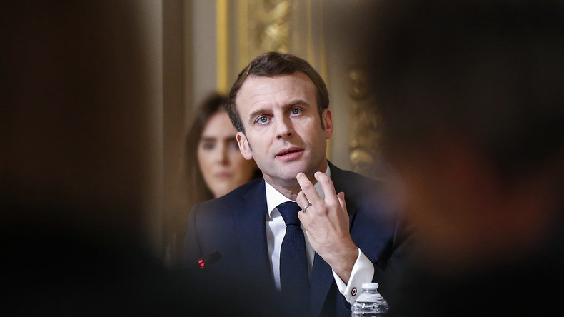 Le débat de Macron avec les intellectuels descendu en flamme par l'un des participants