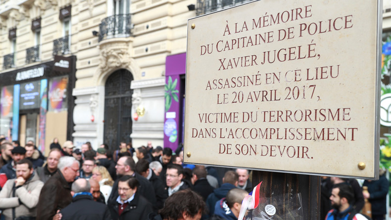 Dégradation de la plaque du capitaine Jugelé : les syndicats se réunissent en silence à Paris