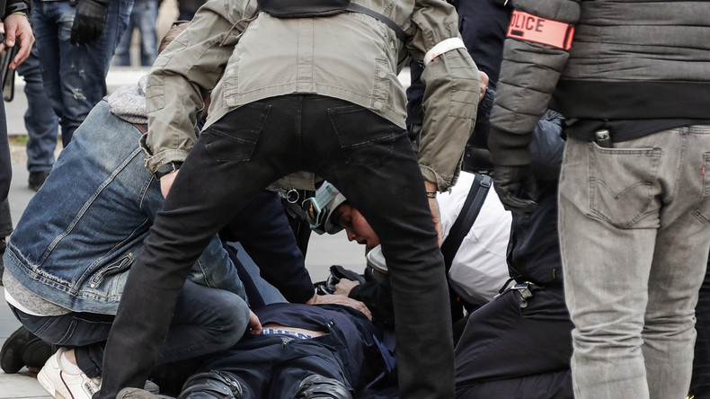 Acte 19 des Gilets jaunes : un policier victime d'un malaise cardiaque à Paris évacué aux urgences