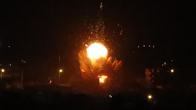 Israël riposte à de nouveaux tirs de roquettes par des frappes sur Gaza
