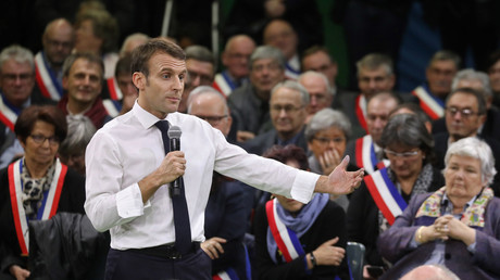 Emmanuel Macron en meeting dans le cadre du grand débat national, le 15 janvier à Grand Bourgtheroulde.