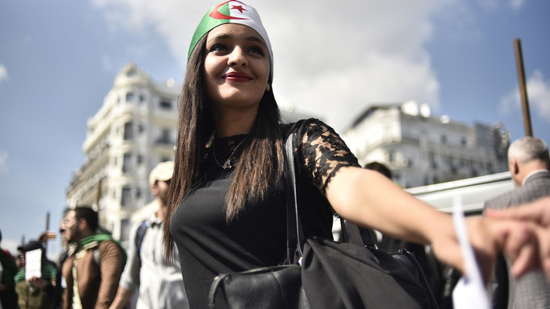 Malgré la démission annoncée de Bouteflika, les Algériens poursuivent leur mobilisation