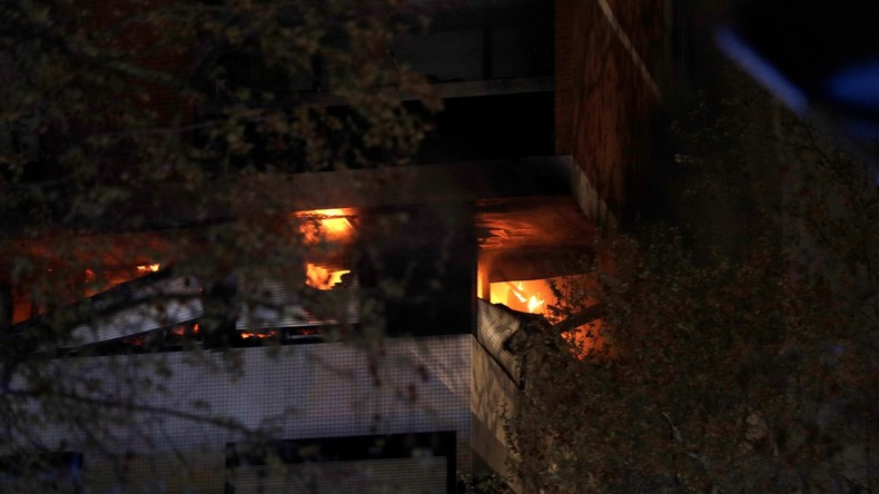 Paris : violent feu dans un immeuble d'habitation (IMAGES)